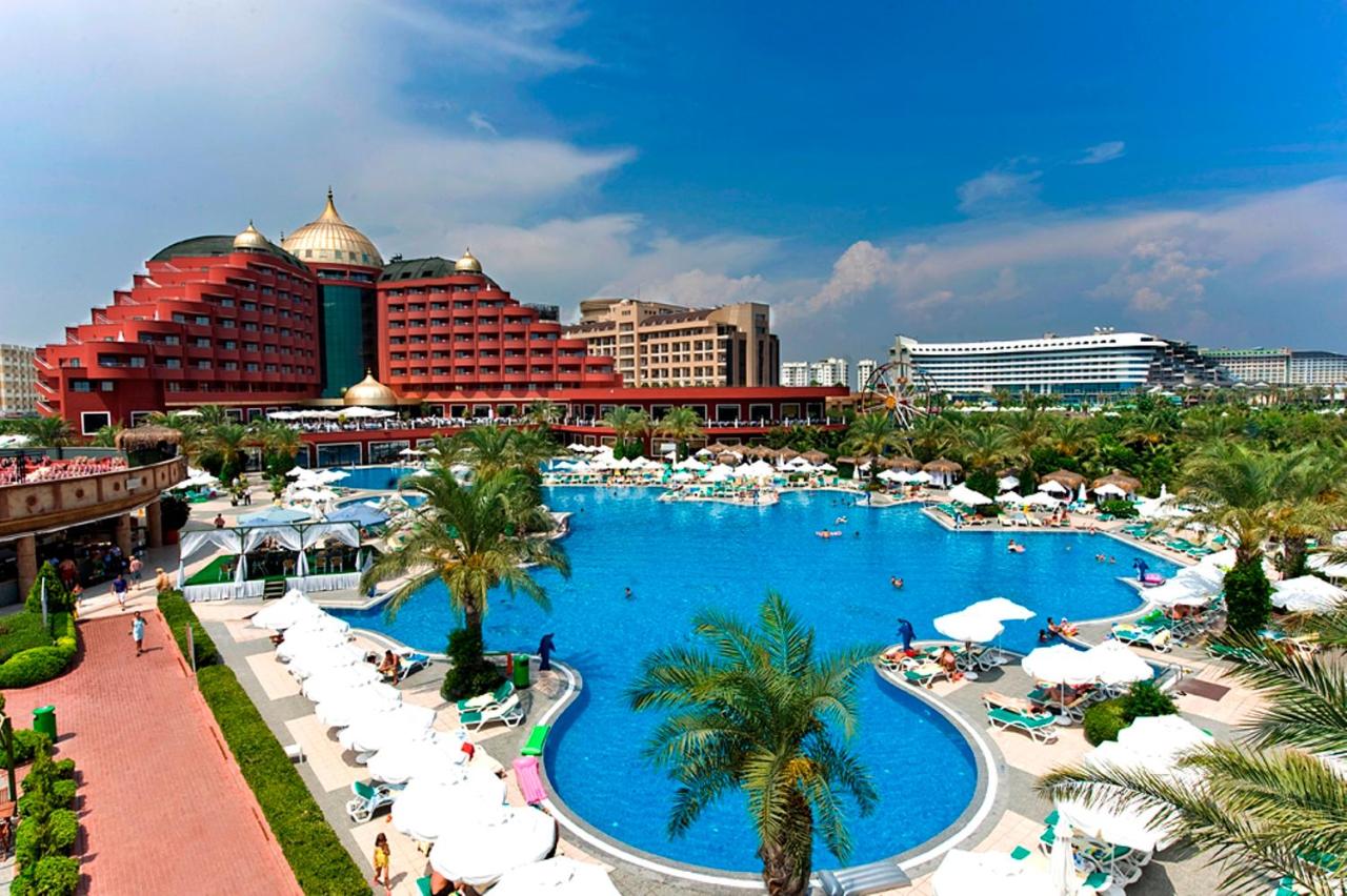 OUTDOOR POOL-DELPHIN PALACE